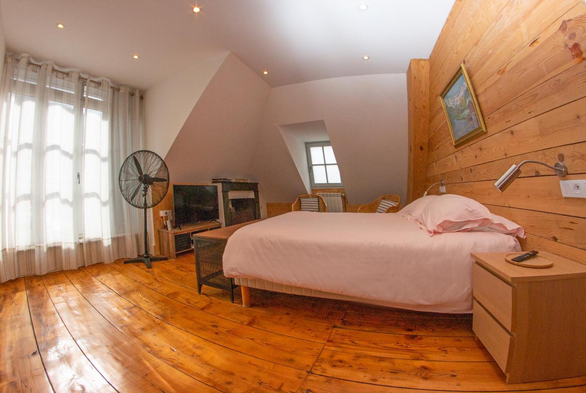 Le 41 Avenue Foch Hotel Bagneres-de-Luchon Ngoại thất bức ảnh