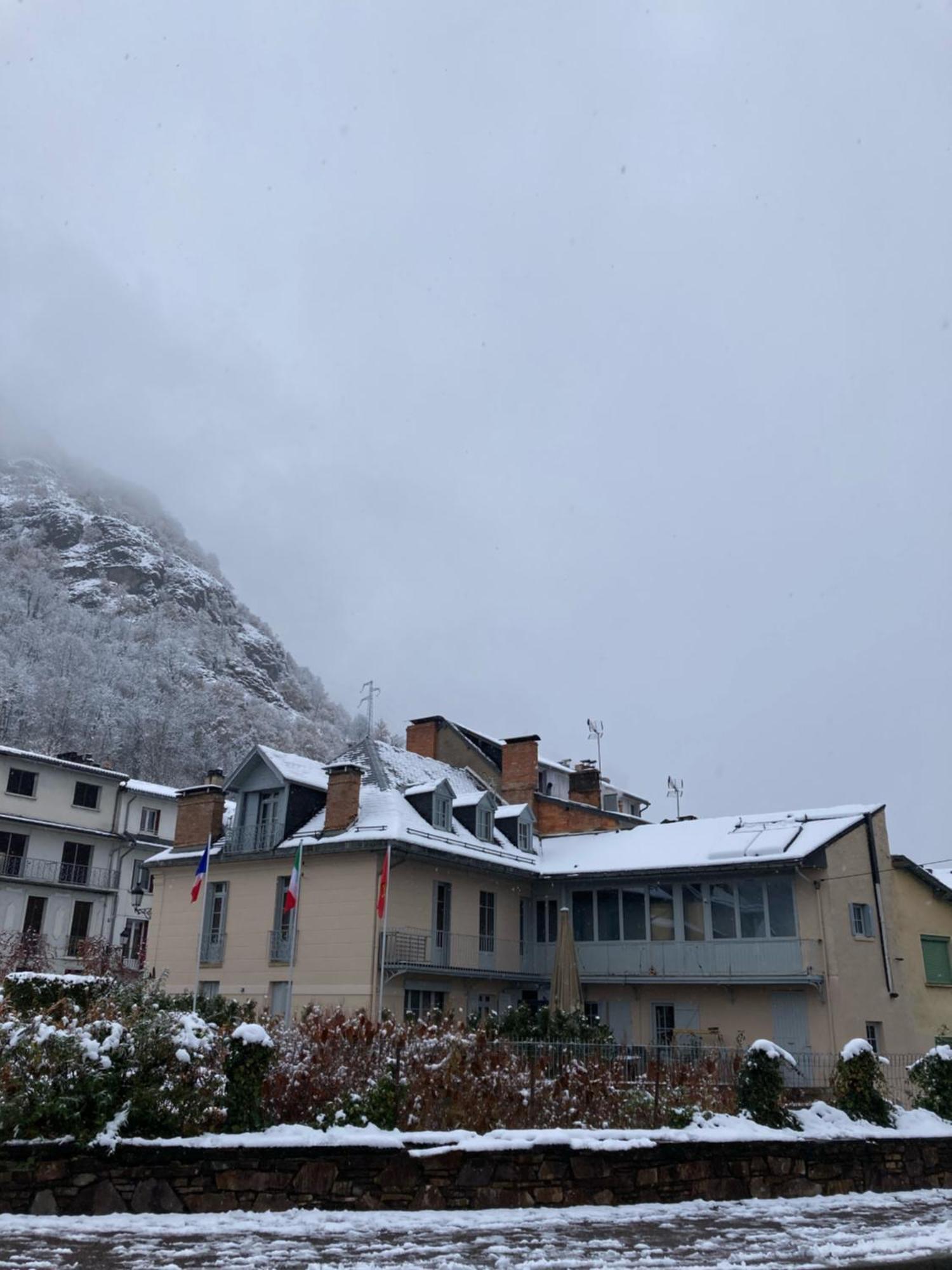 Le 41 Avenue Foch Hotel Bagneres-de-Luchon Ngoại thất bức ảnh